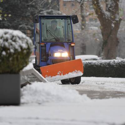 Erster Schnee der Saison im Osten führte zu Verkehrs-Chaos