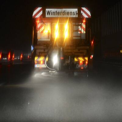 Erster Schnee der Saison im Osten führte zu Verkehrs-Chaos