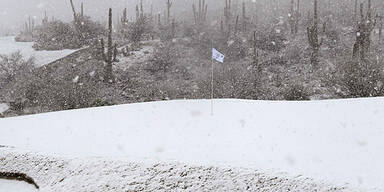 Schnee stoppt Golfturnier in der Wüste