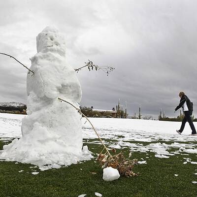 Schneesturm stoppt Golfturnier in der Wüste