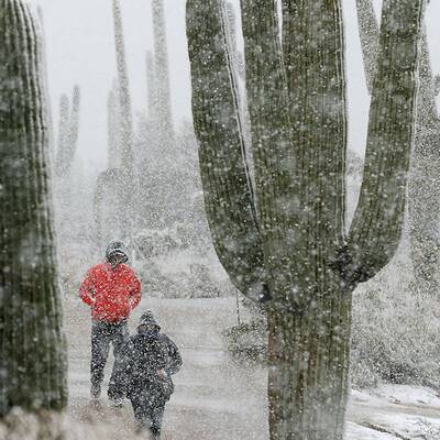 Schneesturm stoppt Golfturnier in der Wüste