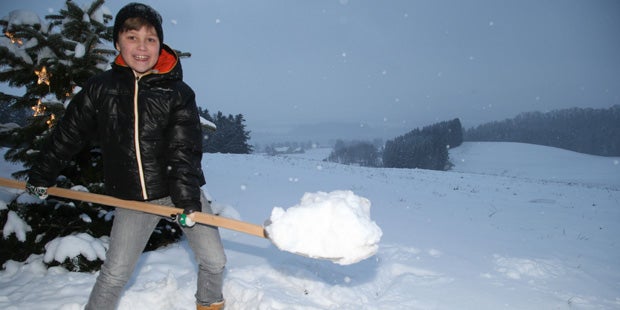 Schnee legt das Land lahm