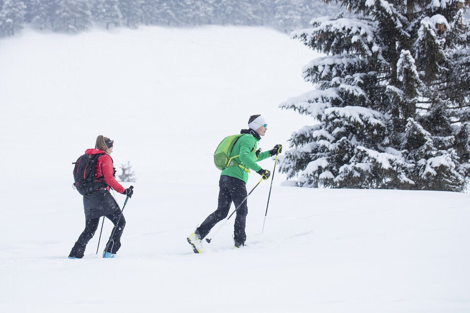 Schneeschuhwandern eröffnet stille Wege abseits der Pisten
