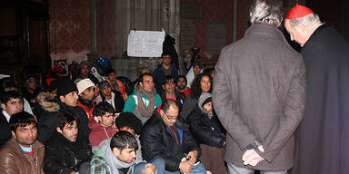 Schönborn besuchte Votivkirchen-Flüchtlinge