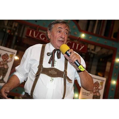 'I bin der Lugner (olé olé)': Jetzt singt Mörtel auch noch