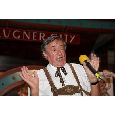 'I bin der Lugner (olé olé)': Jetzt singt Mörtel auch noch