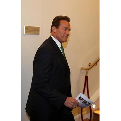 Arnold Schwarzenegger in Wien gelandet