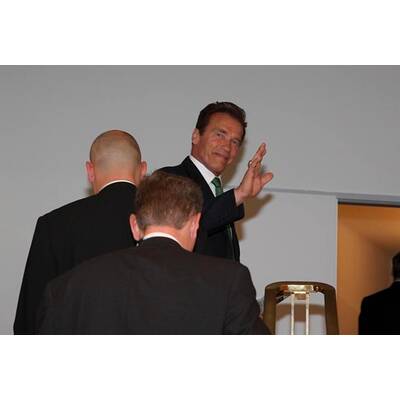 Arnold Schwarzenegger in Wien gelandet