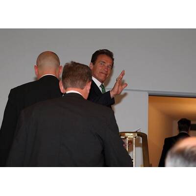 Arnold Schwarzenegger in Wien gelandet