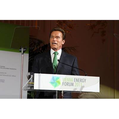 Arnold Schwarzenegger in Wien gelandet