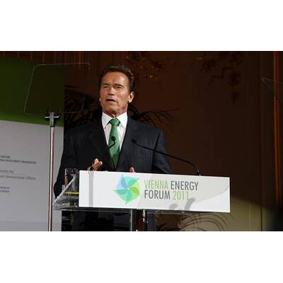 Arnold Schwarzenegger in Wien gelandet