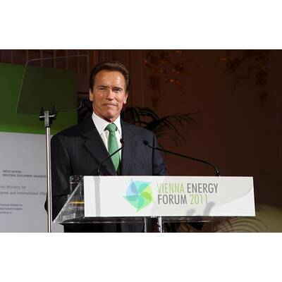 Arnold Schwarzenegger in Wien gelandet