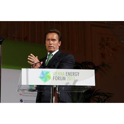 Arnold Schwarzenegger in Wien gelandet