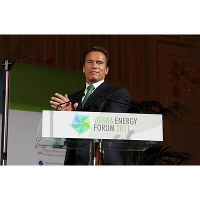 Arnold Schwarzenegger in Wien gelandet