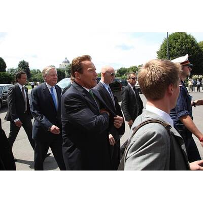 Arnold Schwarzenegger in Wien gelandet
