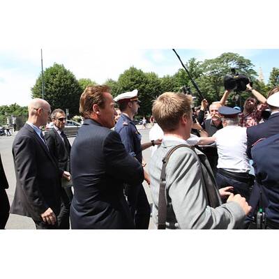Arnold Schwarzenegger in Wien gelandet