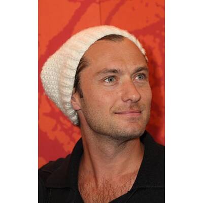 Jude Law & Co-Stars präsentieren 