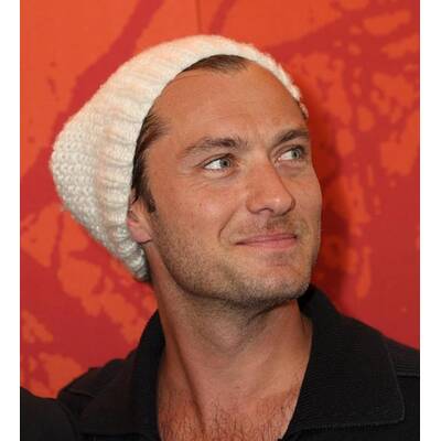 Jude Law & Co-Stars präsentieren 