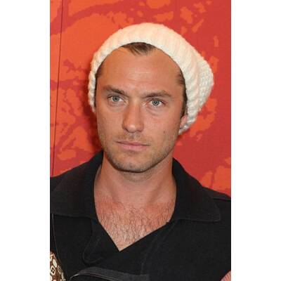 Jude Law & Co-Stars präsentieren 