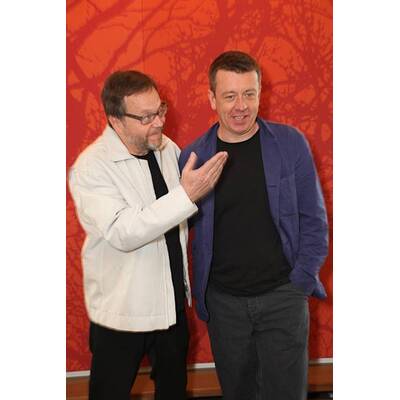 Jude Law & Co-Stars präsentieren 