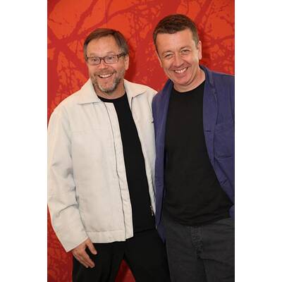 Jude Law & Co-Stars präsentieren 