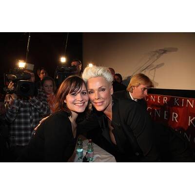 Brigitte Nielsen in der Lugner City