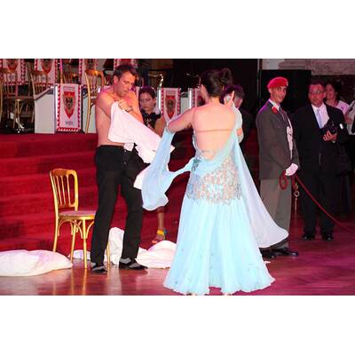 Dancers Against Cancer: Volker Piesczek strippt