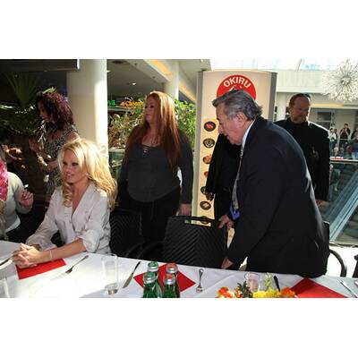 Lugner-Gast Pam verzwaubert Wien