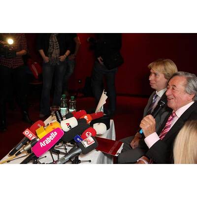 Opernball: Richard Lugner präsentiert seine Stargäste 2012