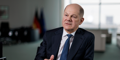 "Hofnarr": Rassismus-Vorwürfe gegen Kanzler Scholz