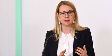 Wirtschaftsministerin schramböck