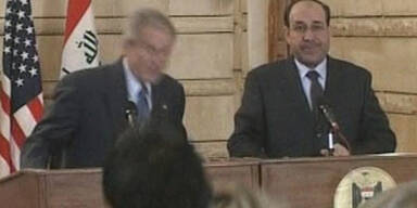 Irakischer Reporter bewarf Bush mit Schuhen