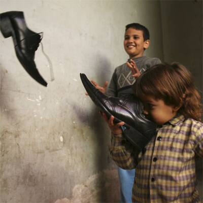 Der Schuh wird zum Symbol des Widerstandes