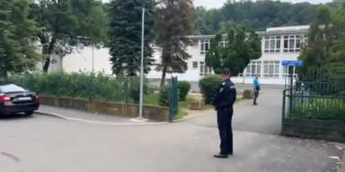 Sch&uuml;sse in bosnischer Schule