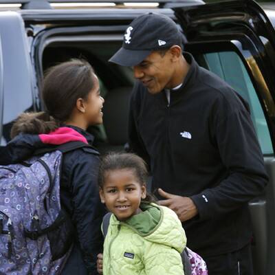 First Daddy: Obama bringt Töchter zur Schule