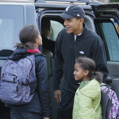 First Daddy: Obama bringt Töchter zur Schule