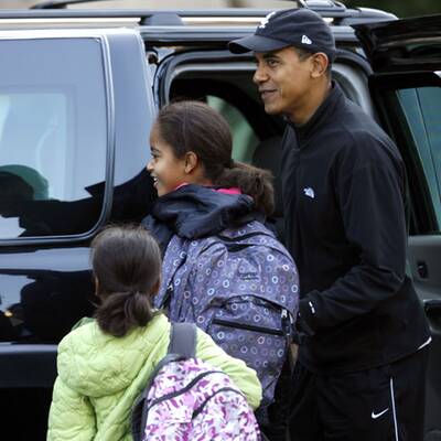 First Daddy: Obama bringt Töchter zur Schule