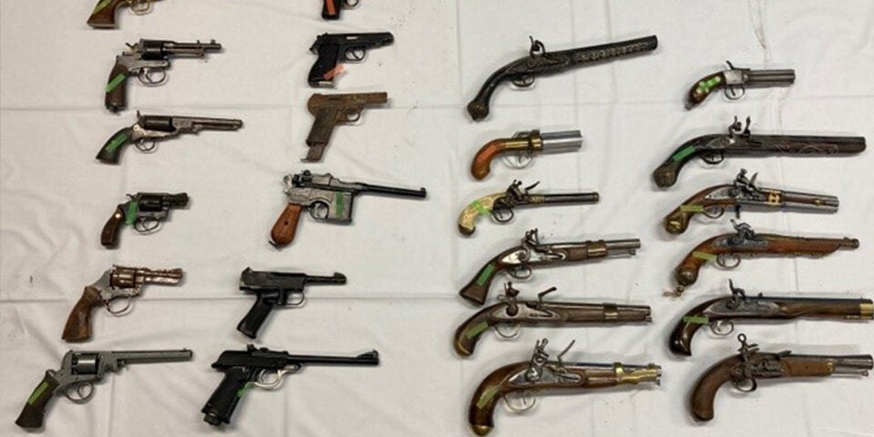 Rettung entdeckte bei Einsatz Waffenarsenal und NS-Andenken