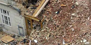 Decke neben Schlafendem heruntergekracht