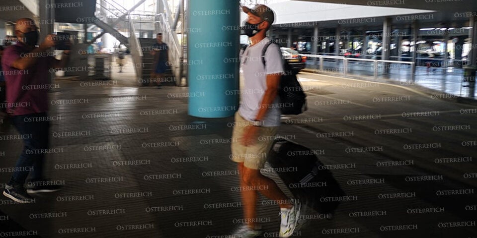 Erste Fotos: Schwab in Griechenland gelandet