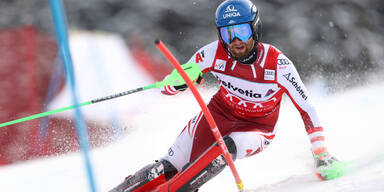 Schwarz nach erstem Lauf an Spitze