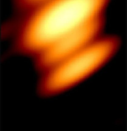 Teil einer Aufnahme, die zwei Schwarze Löcher zeigt, die sich im System OJ 287 umeinander bewegen. 