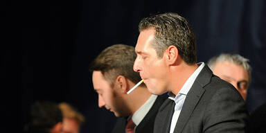 &Ouml;STERREICH-Story spaltet Land: Kippt Strache das Rauchverbot?