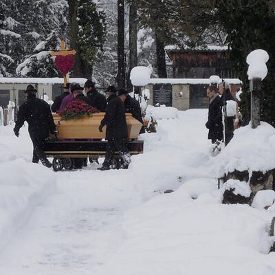 Begraebnis von Antonia Adelsmayr