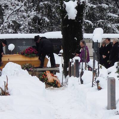 Begraebnis von Antonia Adelsmayr