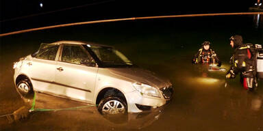 Grazer (18) rast mit Auto in Badesee 