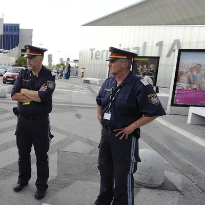 Wildwest-Szenen beim Flughafen