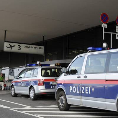 Wildwest-Szenen beim Flughafen