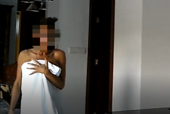 Oligarchin nackt, Detektiv in der Küche