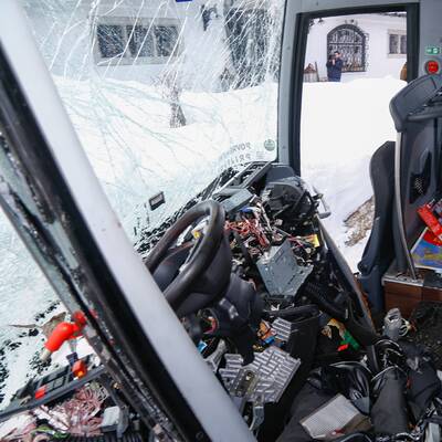 Busunfall am Pass Gschütt: Viele Verletzte